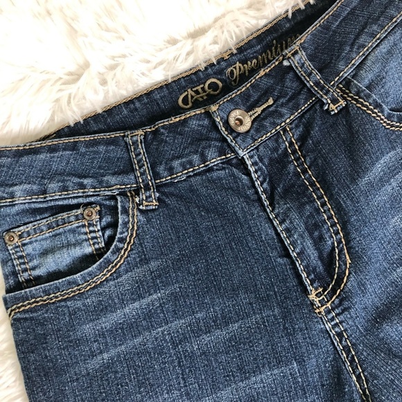 Cato Cropped Jeans Sz 4 Embroidered Pockets - Picture 2 of 7